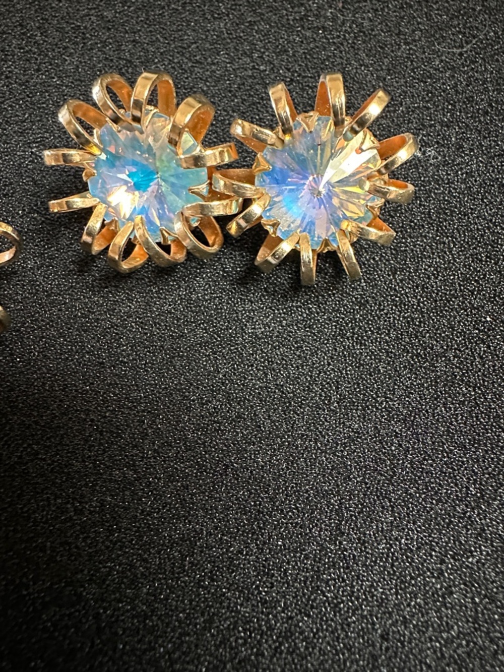 1969 Sarah Coventry Mystic Blue Brooch and Clip-On Earrings - Picture 11 of 13